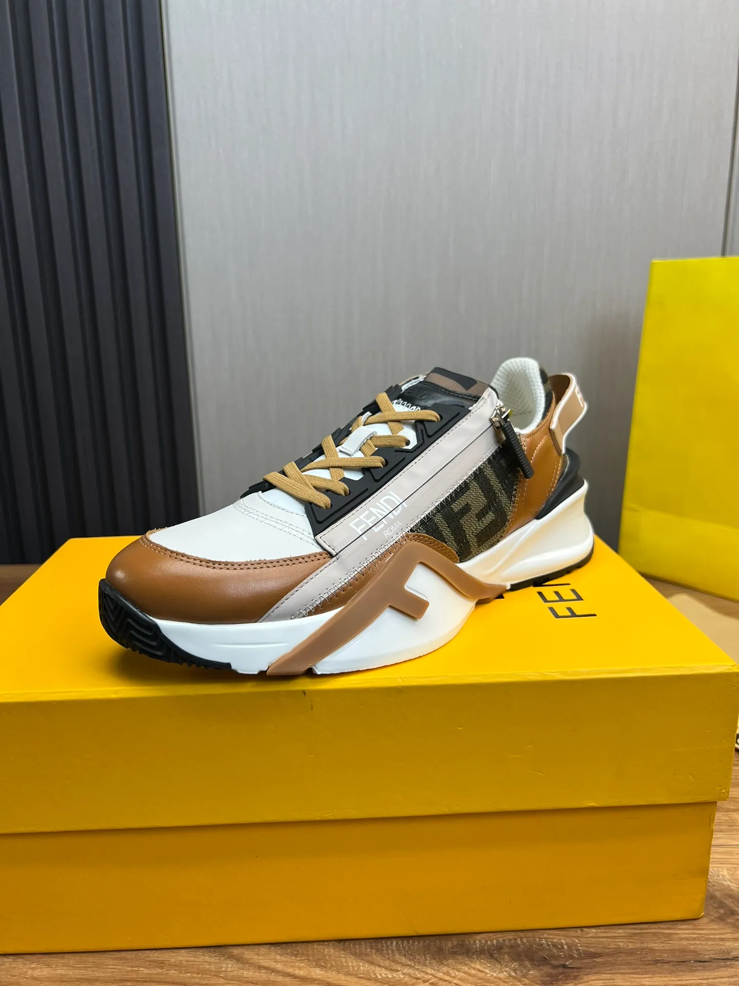 Men's men's shoes💰520💰 Fendi [Fendi] hot style is on the market🔥Fashionable casual men's shoes🔱Made of original brand fly knit fabric. Original cowhide + breathable mesh lining + sheepskin feet. Perfect shape and top quality, you deserve it🔜Original rubber outsole, ultra-light, non-slip and wear-resistant👣 Standard size 38-44
